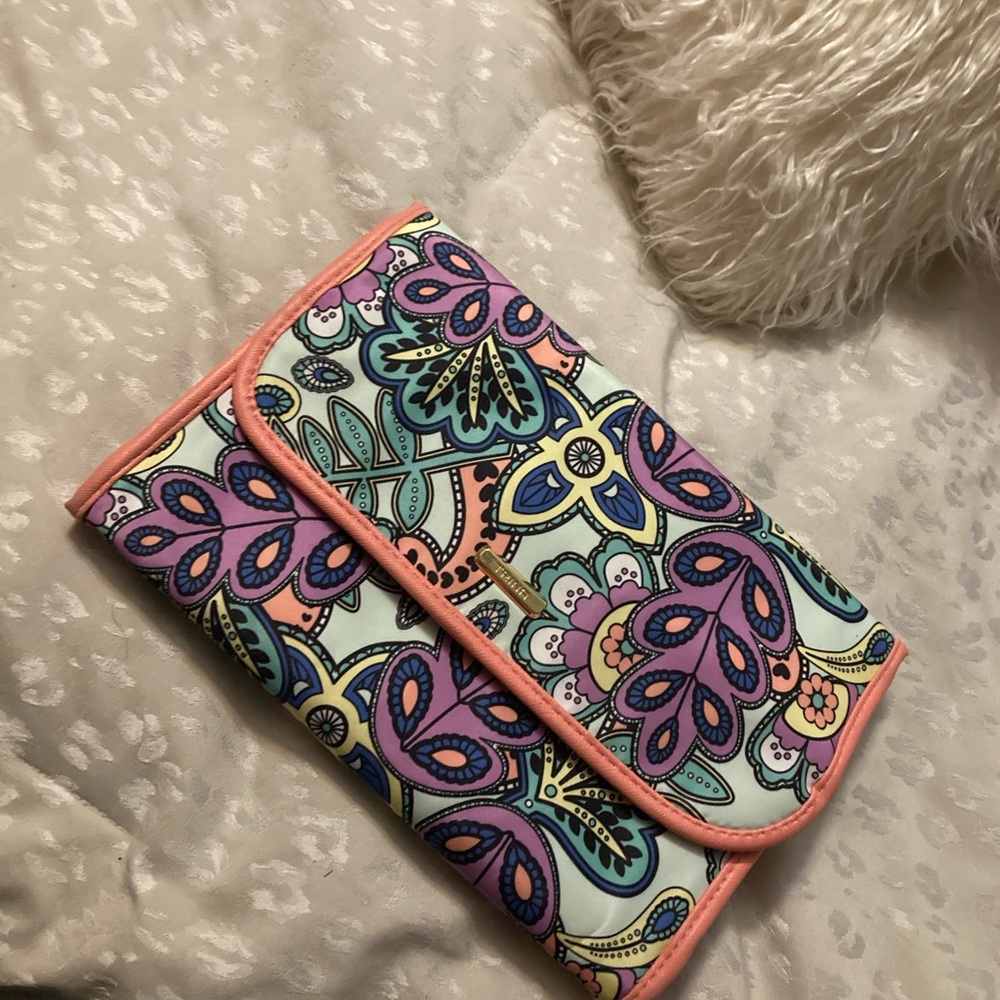 Hanging travel jewelry organizer